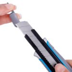 Weibo Heavy-Duty Snap-Off Utility Knife WB-2082 – 18mm Stainless Steel Box Cutter for Industrial, Office & Warehouse Use - Image 4